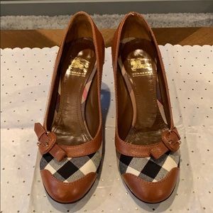 Brown Burberry Pumps
